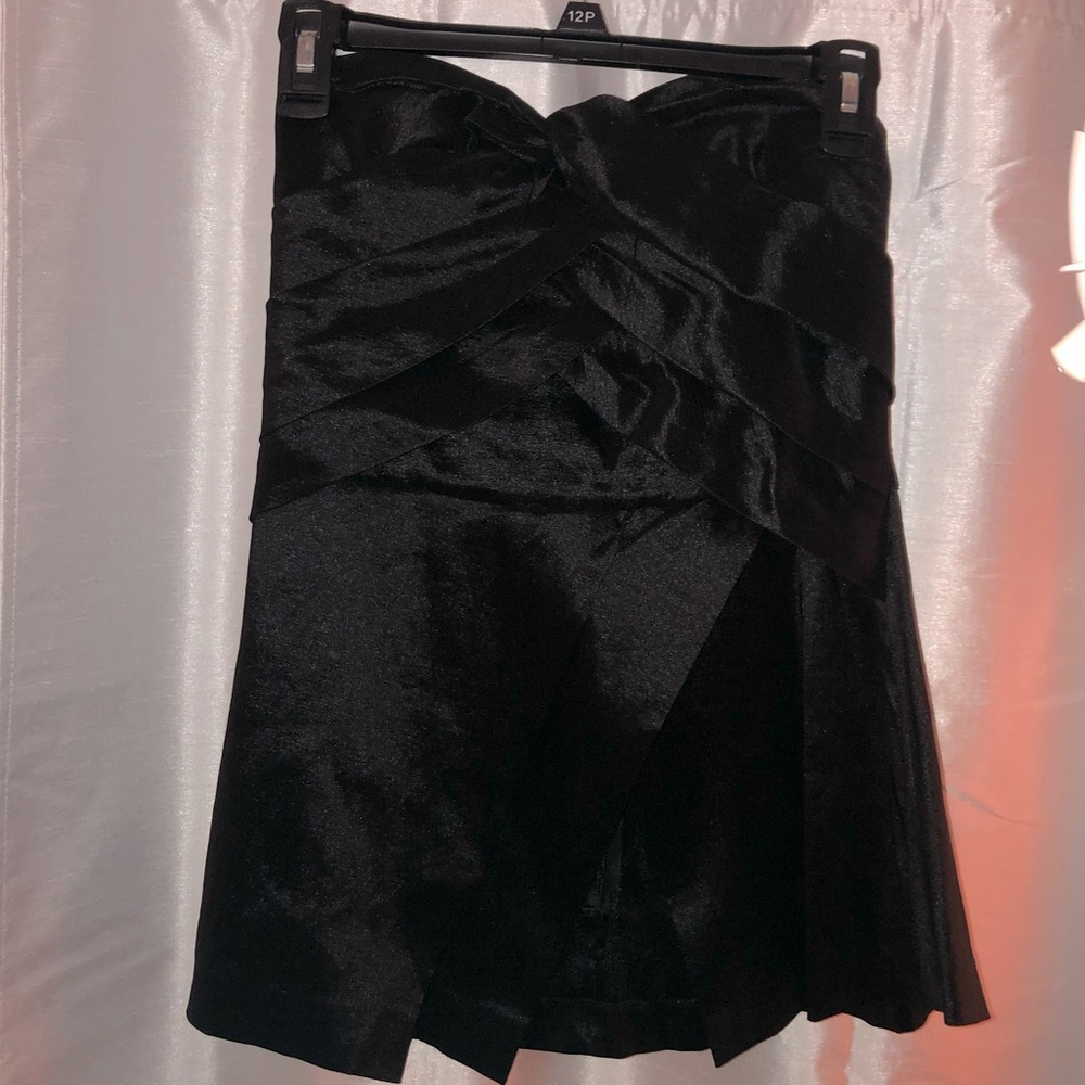 Size M black strapless top